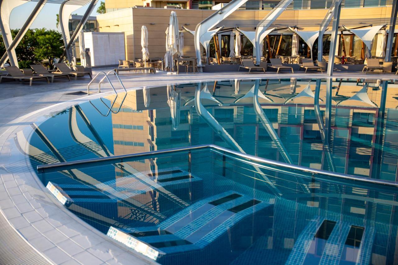 Vega Hotel Mamaia Exterior foto The pool at the 12th floor