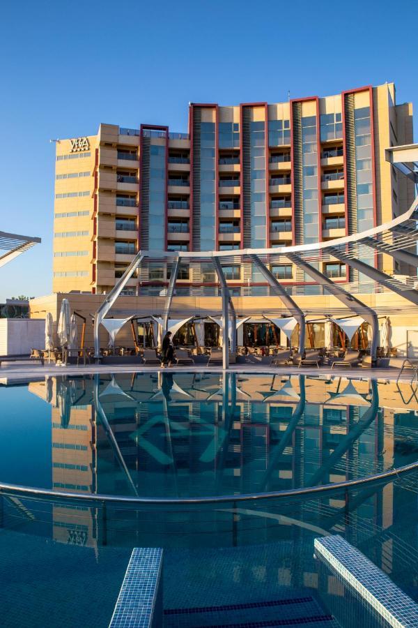 Vega Hotel Mamaia Exterior foto The pool at the hotel