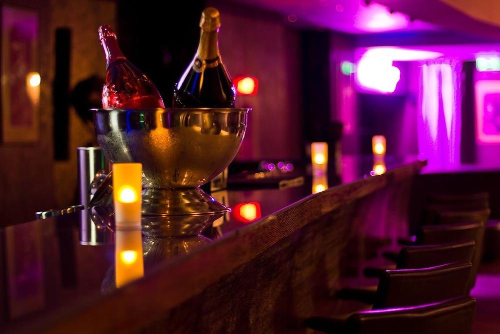 Vega Hotel Mamaia Exterior foto The bar at the nightclub