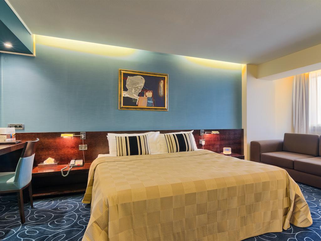 Vega Hotel Mamaia Cameră foto A room at the hotel