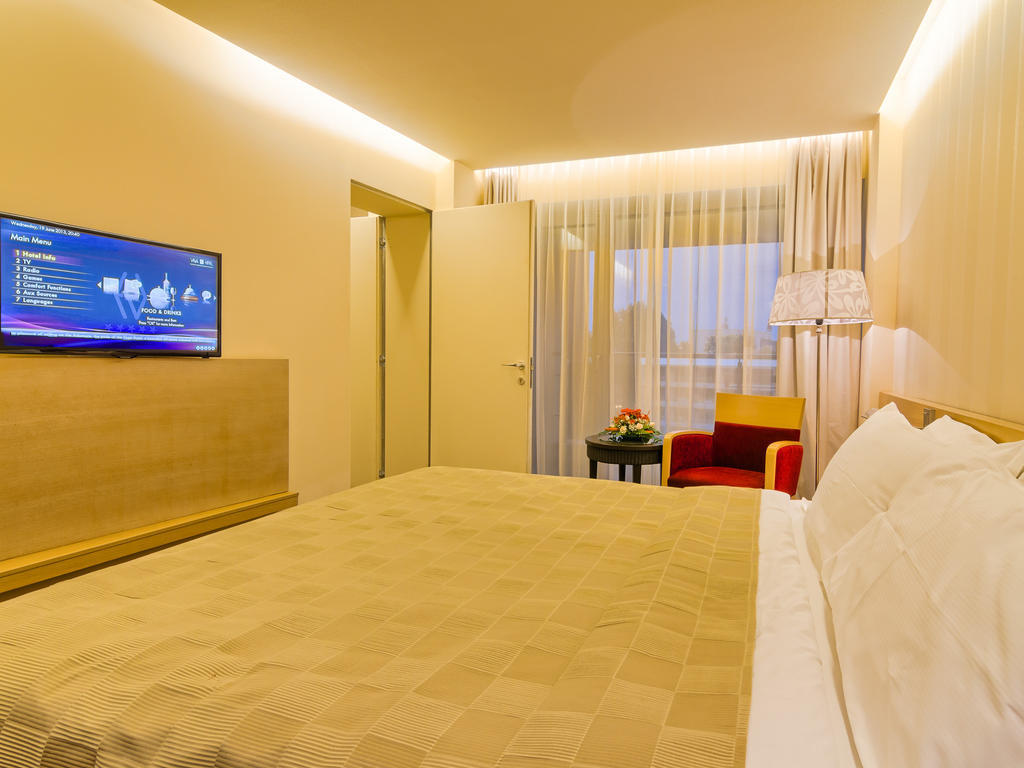 Vega Hotel Mamaia Cameră foto A room at the hotel