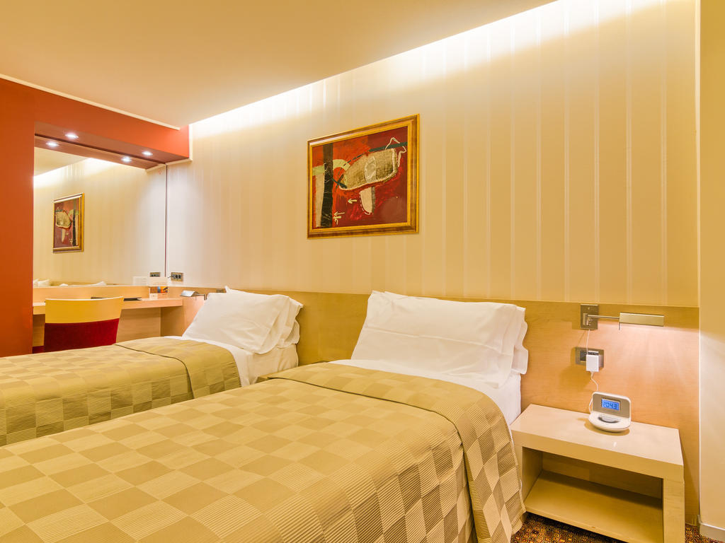 Vega Hotel Mamaia Cameră foto A room at the hotel