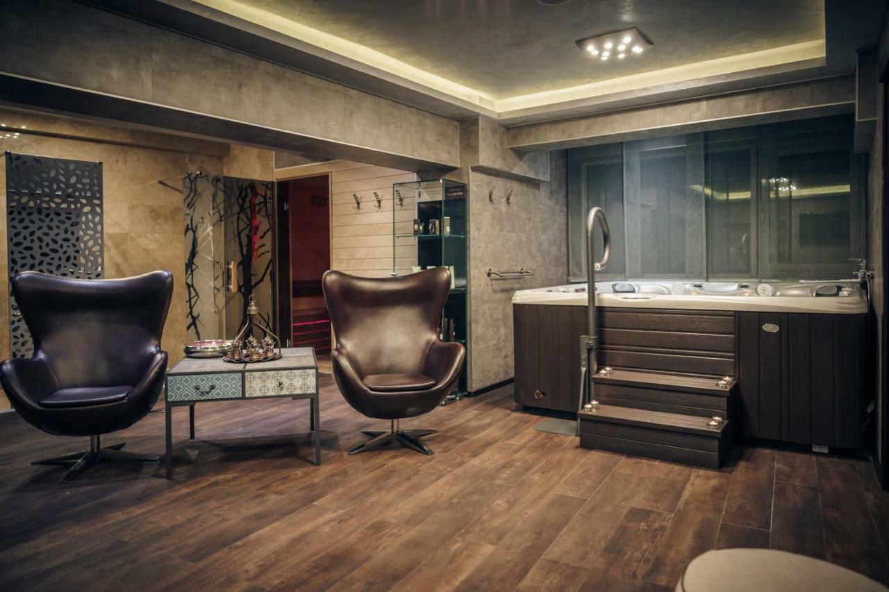 Vega Hotel Mamaia Exterior foto Interior of a modern bathroom