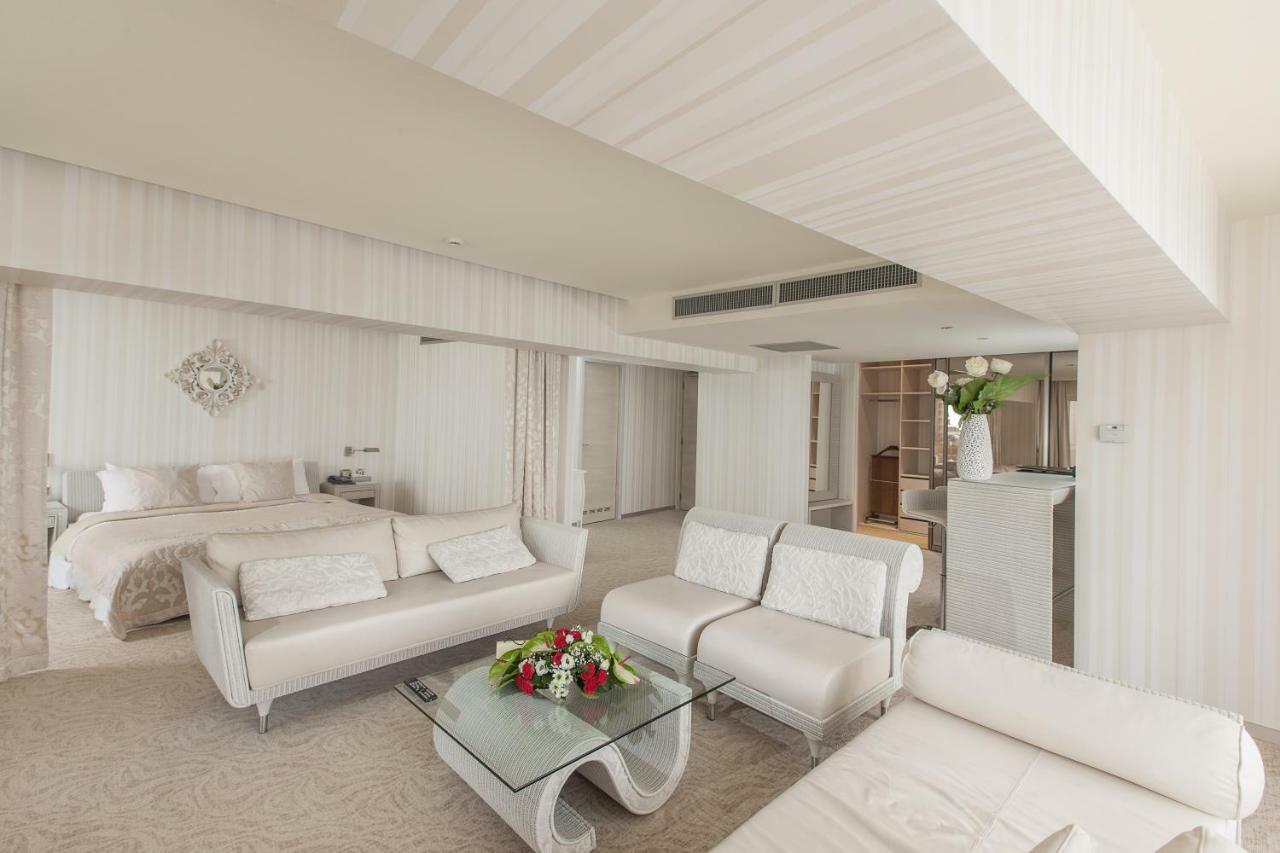 Vega Hotel Mamaia Exterior foto A suite at the hotel