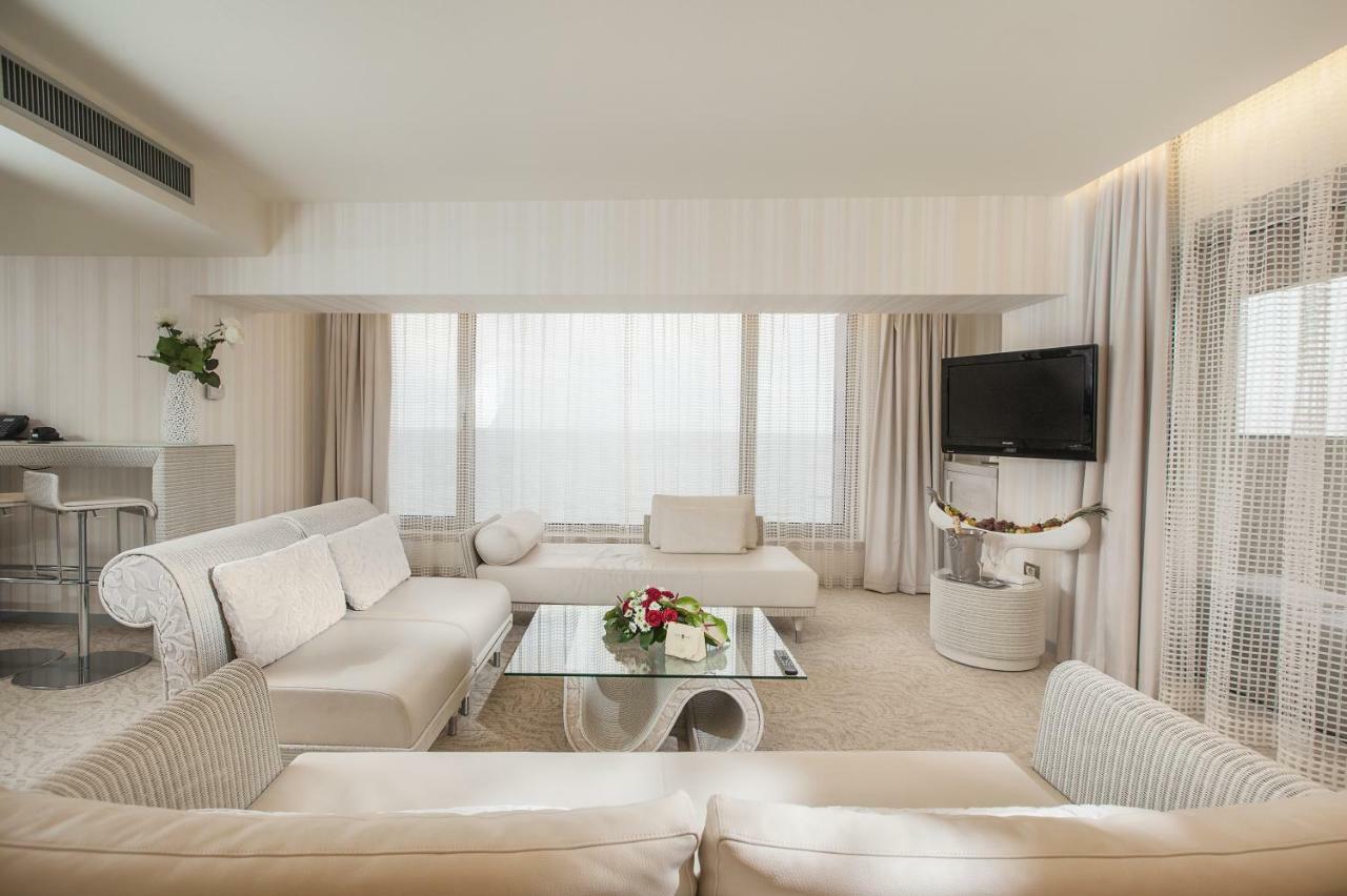 Vega Hotel Mamaia Exterior foto A suite at the hotel