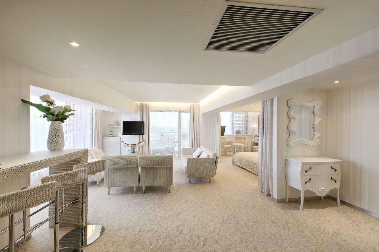Vega Hotel Mamaia Exterior foto A suite at the hotel